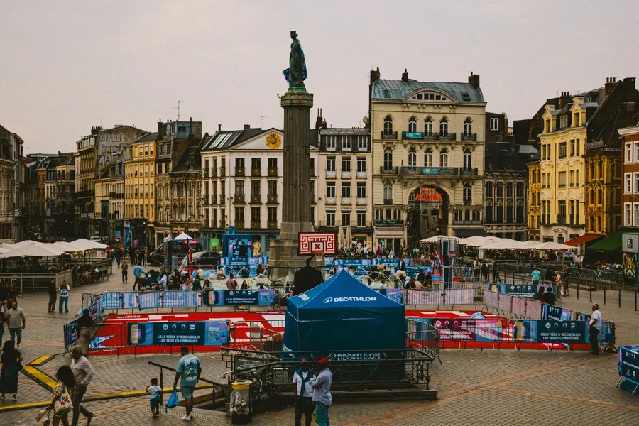 La Grand-Place, Lille — Les Jeux ne se sont pas tenus qu'à Paris. Un terrain de basket au milieu de la G