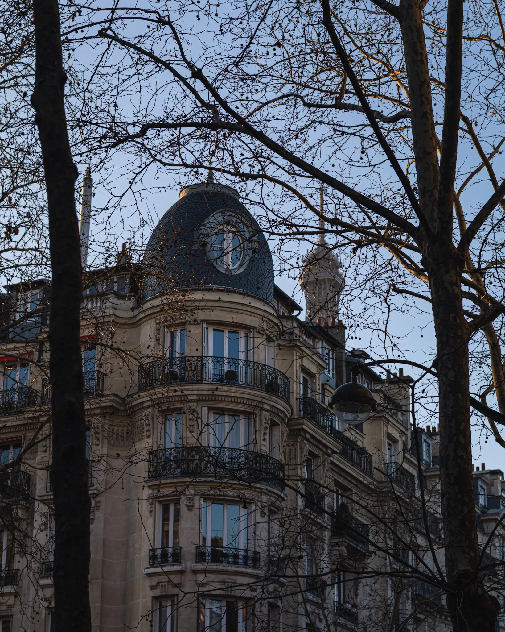 Tour Eiffel qui jaillit