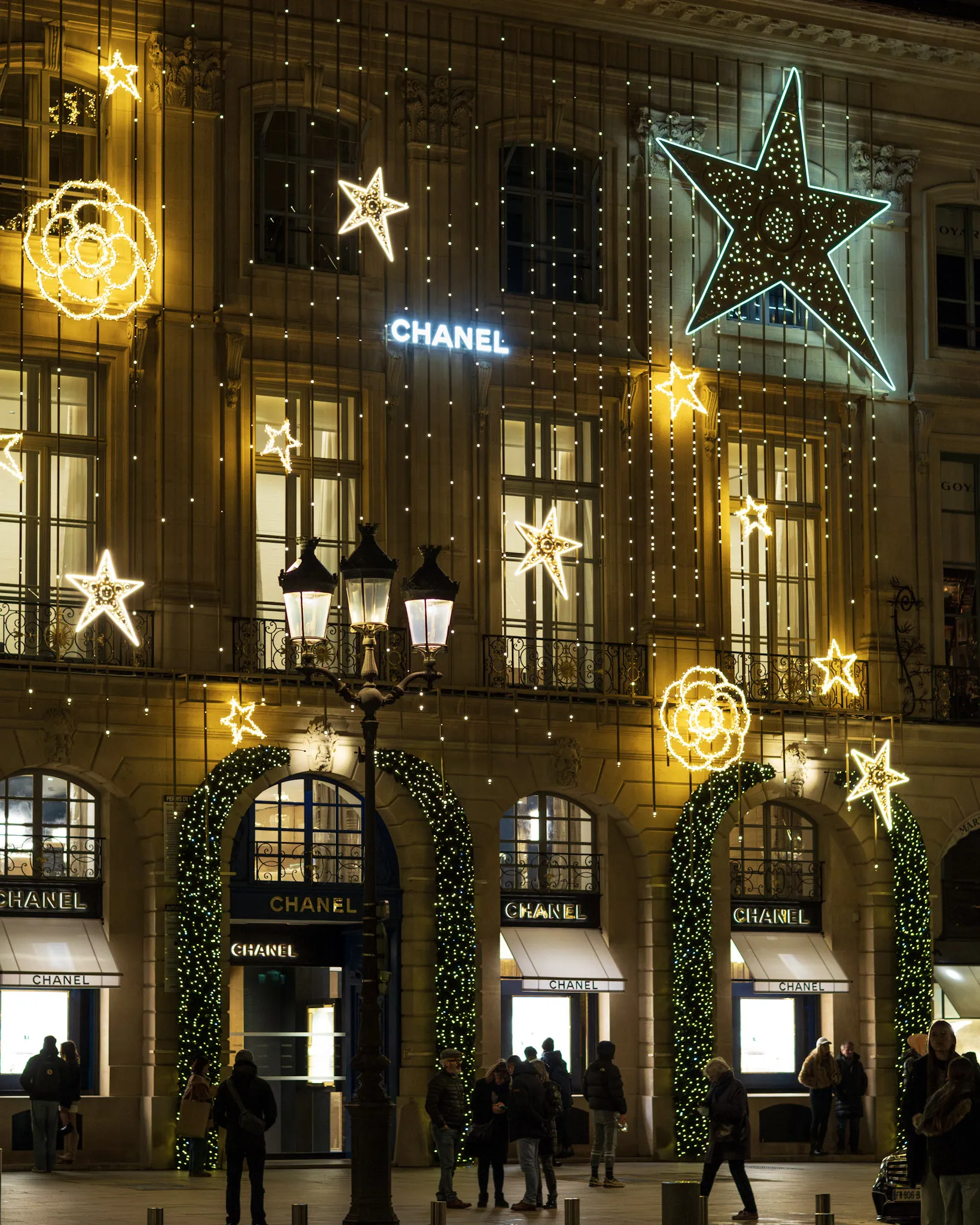 Façade illuminée de Chanel